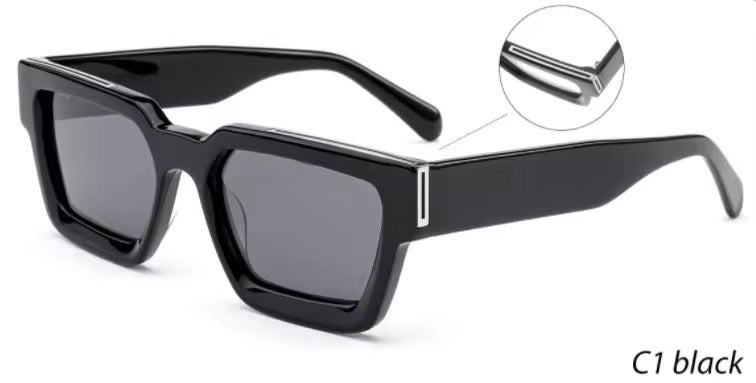 Luxury and classic women's glasses