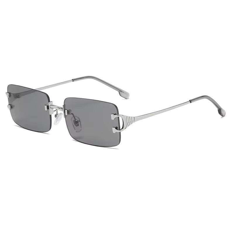 Luxury and classic women's glasses