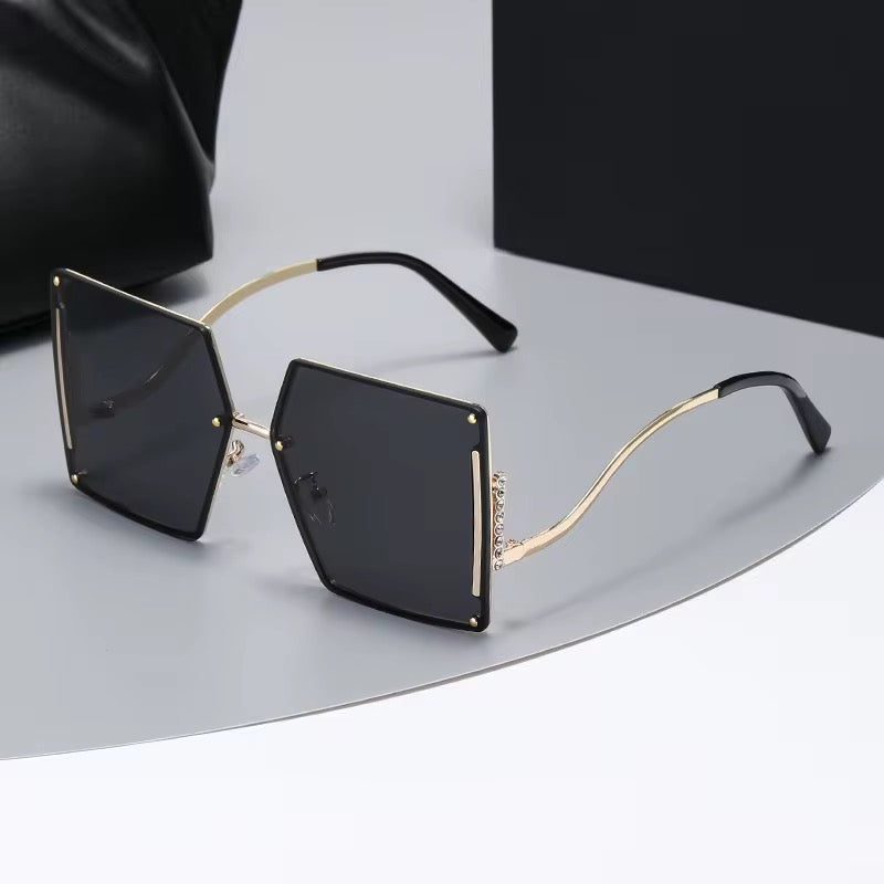 Oversized women's sunglasses