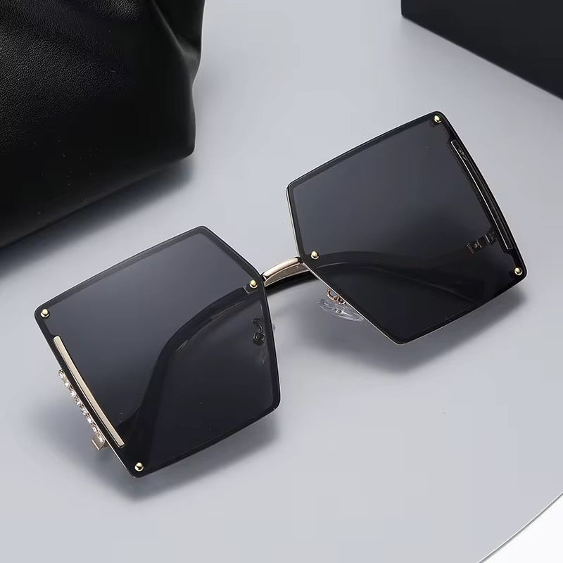 Oversized women's sunglasses