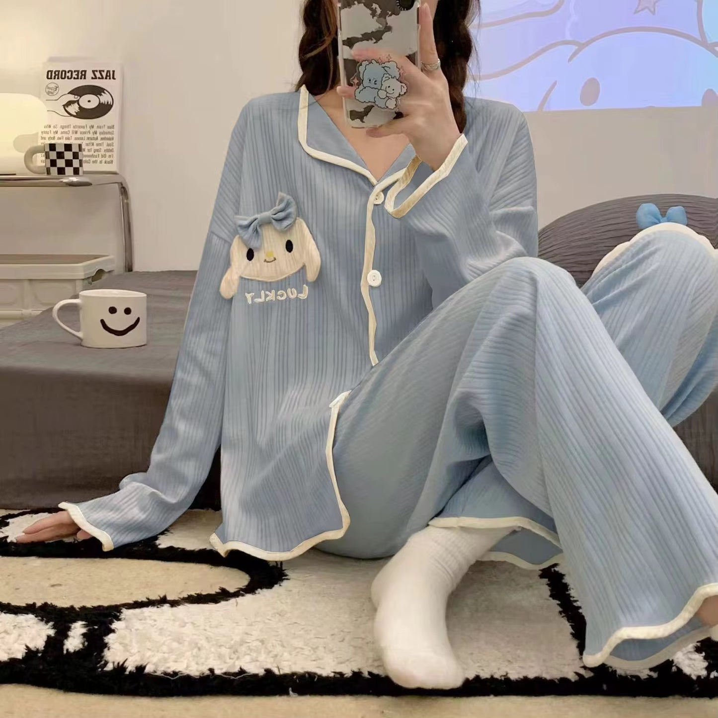 Women's long-sleeved pajamas